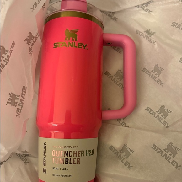 Stanley limited edition Pink Parade 30oz - Picture 2 of 7